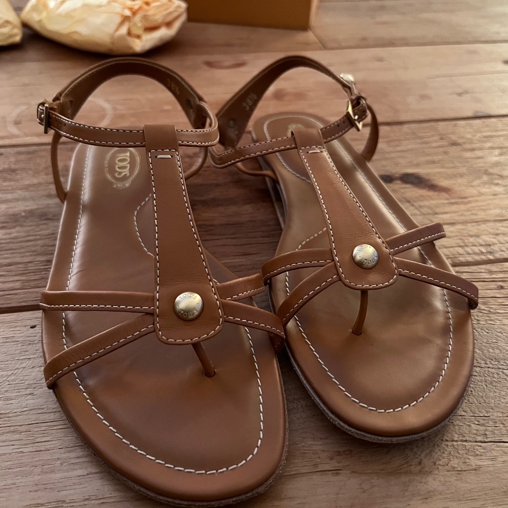 Tod’s Matisse Brown Leather Sandals Flat